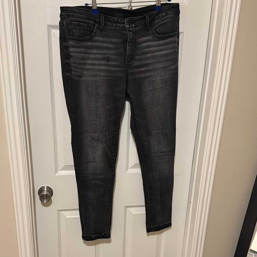 Buckle Black Skinny Jeans with Tapered Fit
